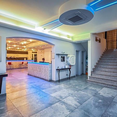 Hotel Etna - Nuova Gestione Romagnola All-Inclusive Spiaggia Parcheggio Riccione Kültér fotó