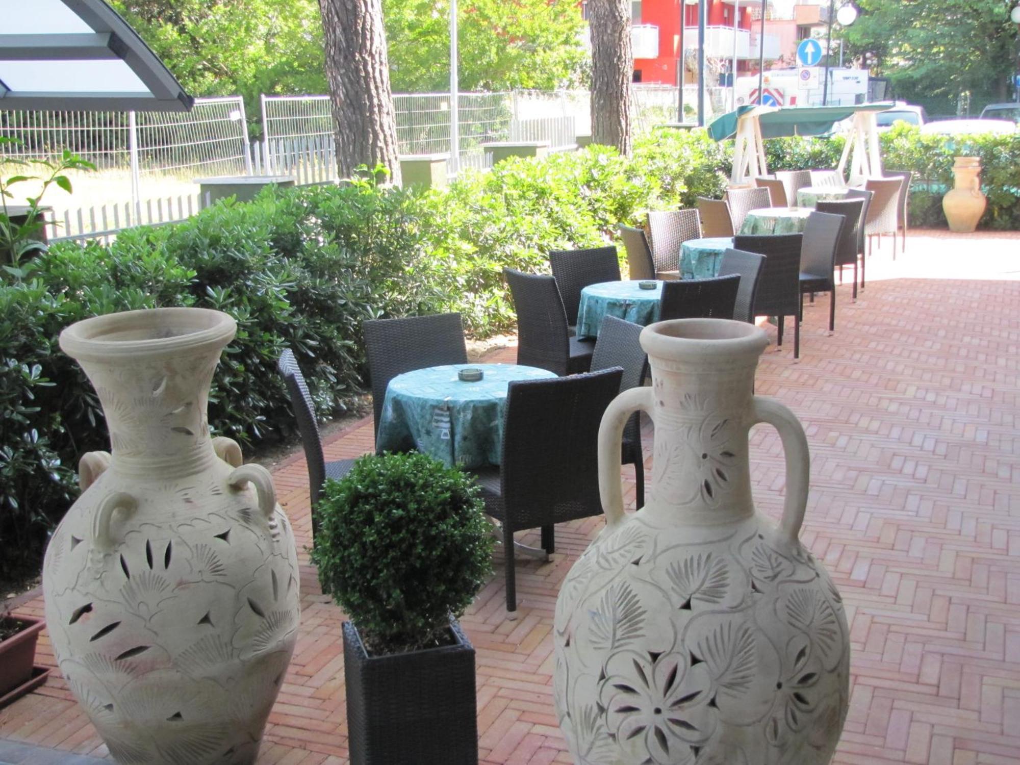 Hotel Etna - Nuova Gestione Romagnola All-Inclusive Spiaggia Parcheggio Riccione Kültér fotó