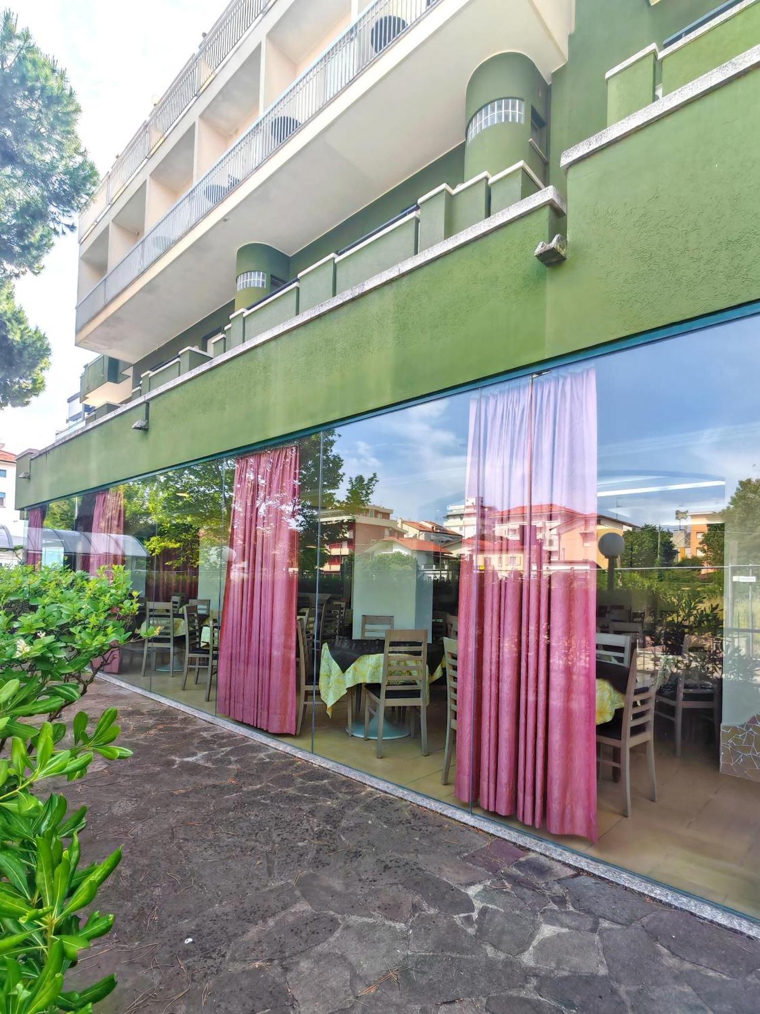 Hotel Etna - Nuova Gestione Romagnola All-Inclusive Spiaggia Parcheggio Riccione Kültér fotó