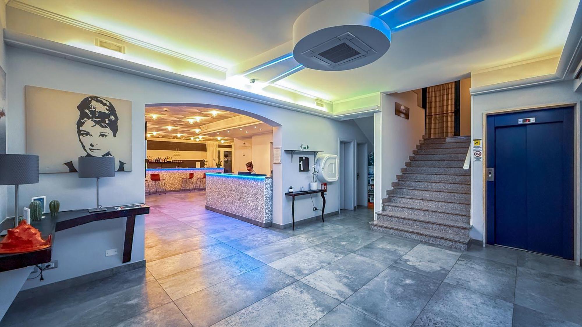 Hotel Etna - Nuova Gestione Romagnola All-Inclusive Spiaggia Parcheggio Riccione Kültér fotó