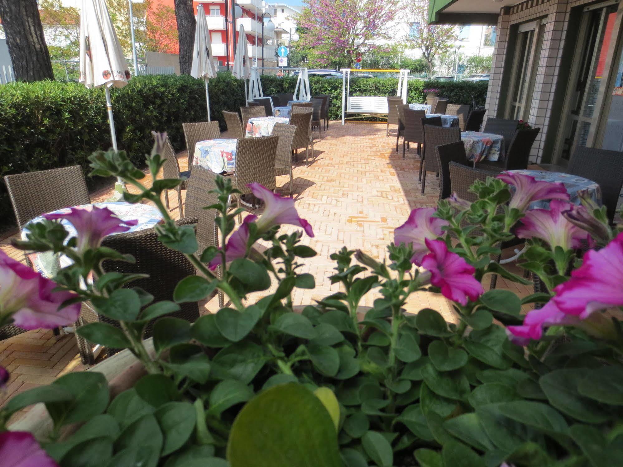 Hotel Etna - Nuova Gestione Romagnola All-Inclusive Spiaggia Parcheggio Riccione Kültér fotó